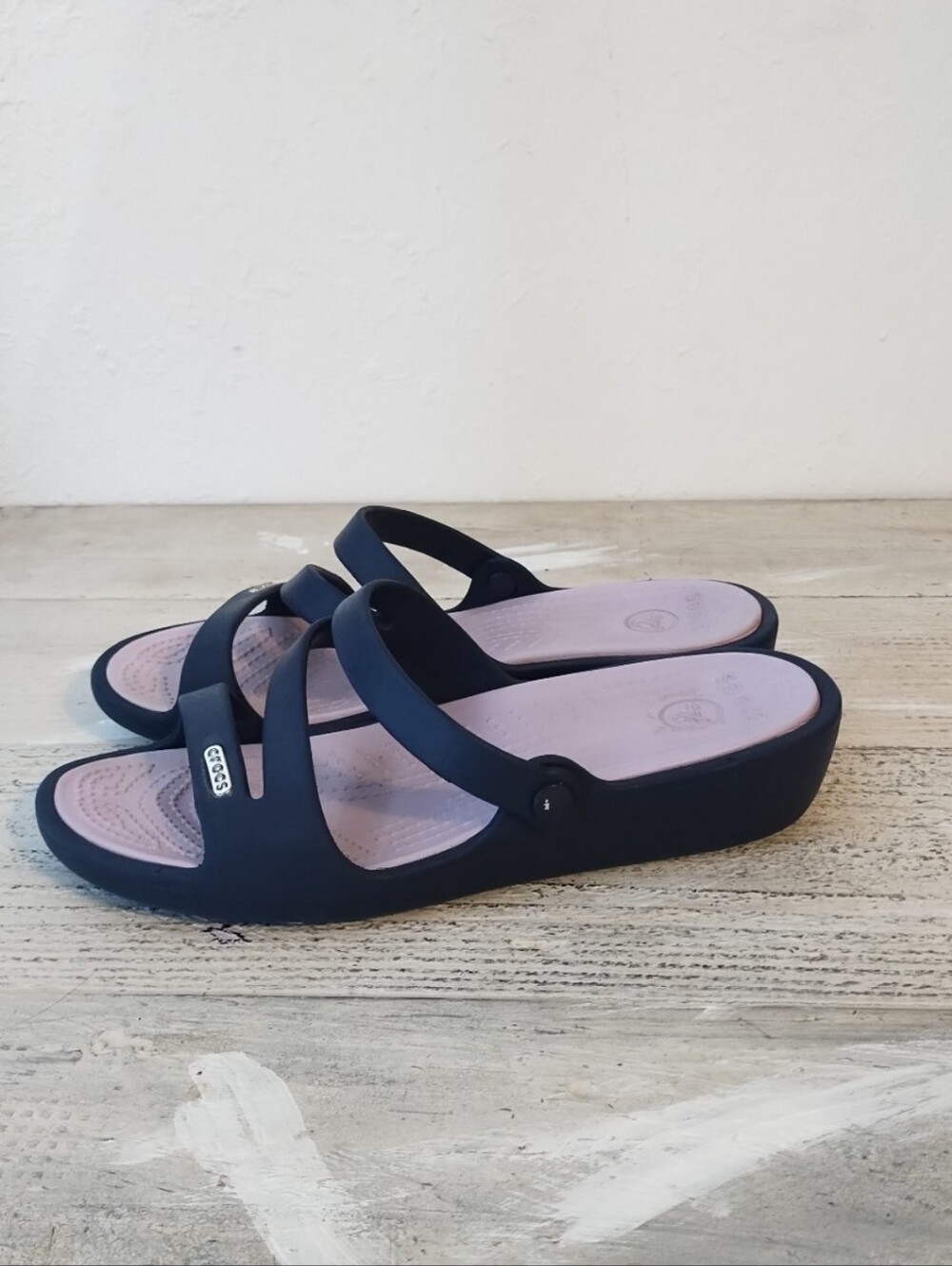 Crocs Women's lilac and navy blue Wedge Sandals u.s.a size 7)(UK women's size 5